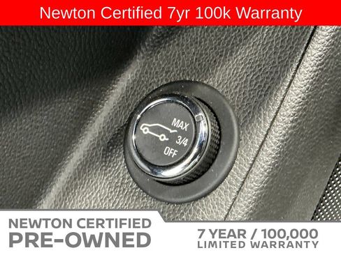 Used 2023 Chevrolet Traverse LT FWD image 13