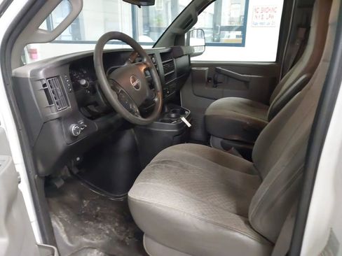 Used 2016 GMC Savana 2500 image 2