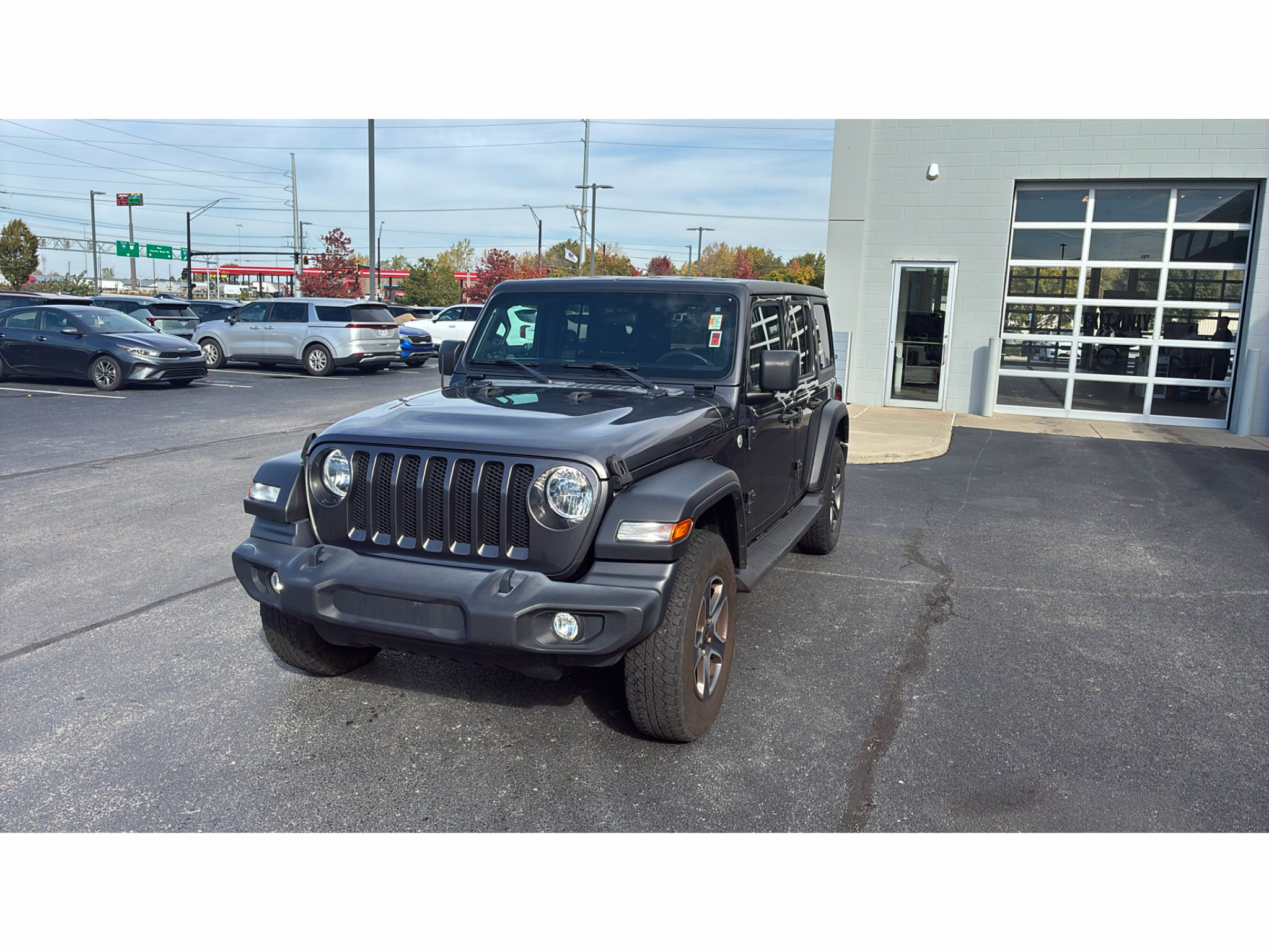 Used 2019 Jeep Wrangler Unlimited Sport S AWD/4WD image 3