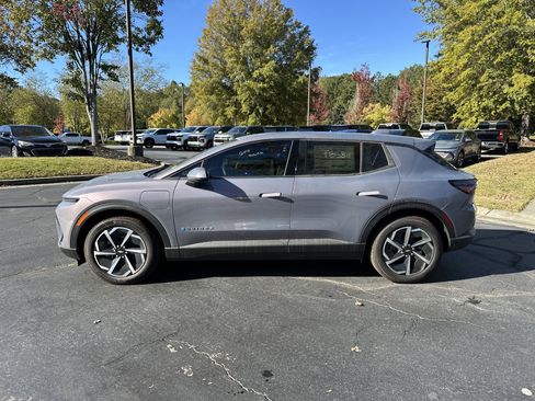 New 2025 Chevrolet Equinox EV LT image 8