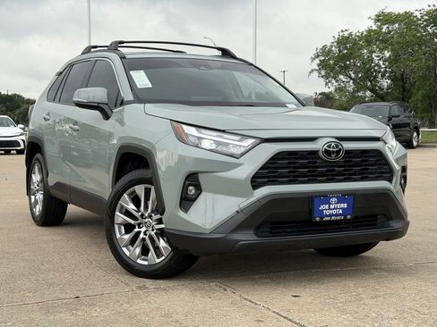 Used 2023 Toyota RAV4 XLE Premium FWD image 2