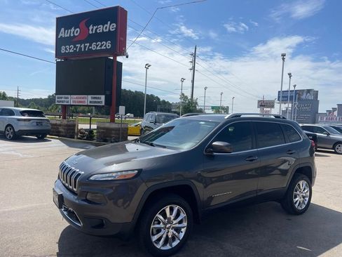 Used 2015 Jeep Cherokee Limited w/ Luxury Group AWD/4WD image 4