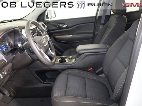 Certified 2023 GMC Acadia SLE w/ Driver Convenience Package image 10