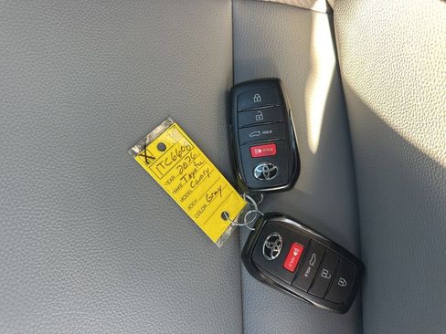 Used 2026 Toyota Camry SE image 33