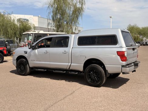 Used 2021 Nissan Titan SV w/ SV Convenience Package AWD/4WD image 3