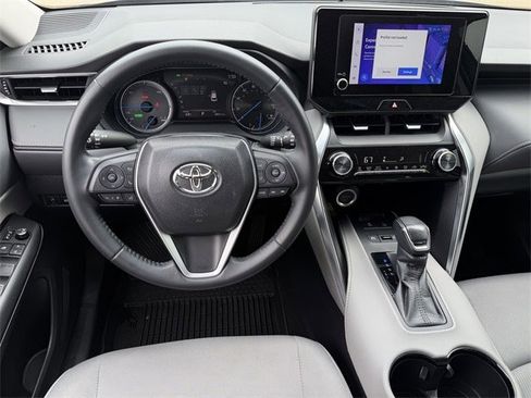 Used 2023 Toyota Venza LE image 11