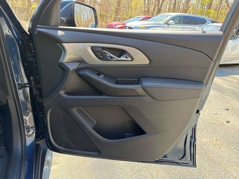 Used 2023 Chevrolet Traverse LT image 10