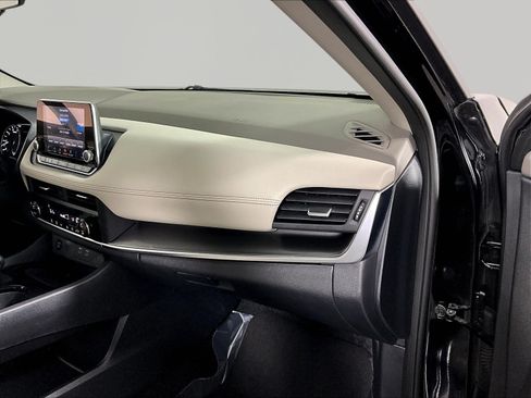 Certified 2025 Nissan Rogue SV AWD/4WD image 26