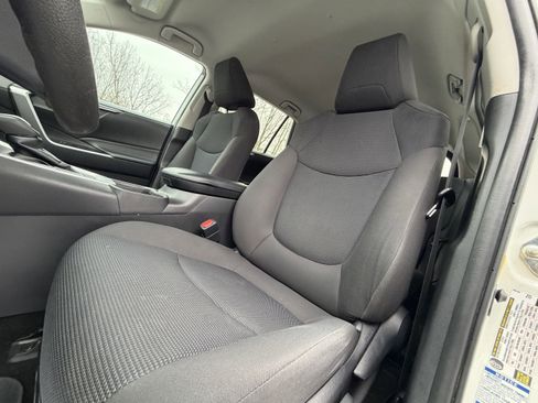 Used 2019 Toyota RAV4 LE image 29