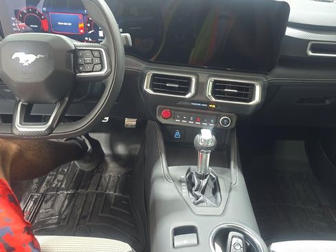 Used 2025 Ford Mustang Premium RWD image 11