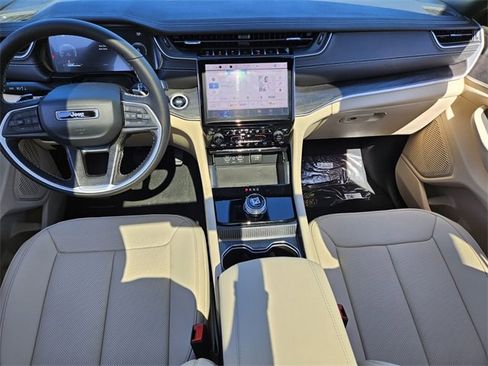 New 2025 Jeep Grand Cherokee Limited w/ Luxury Tech Group II image 10