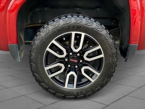 Used 2022 GMC Sierra 1500 AT4 w/ AT4 Premium Package AWD/4WD image 11
