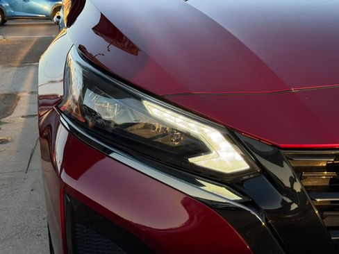 Used 2023 Nissan Altima 2.5 SR w/ SR Premium Package image 7