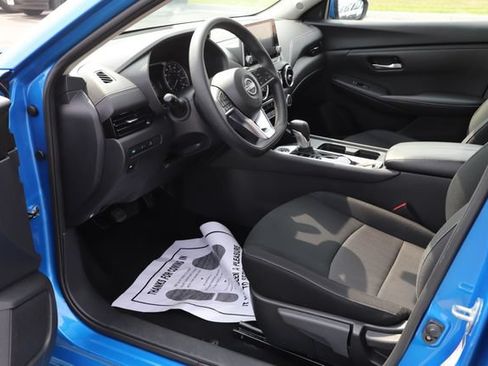 Used 2025 Nissan Sentra SV FWD image 9
