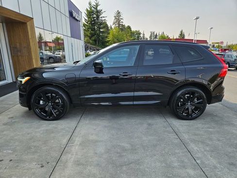 Certified 2024 Volvo XC60 T8 Ultimate w/ Protection Package Premier AWD/4WD image 8