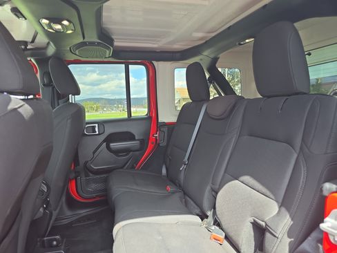 Used 2022 Jeep Wrangler Unlimited Sport image 15