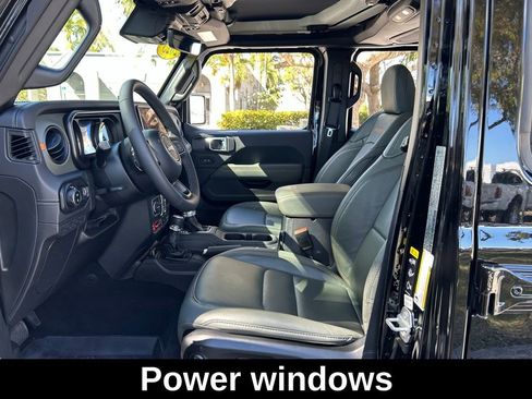 Certified 2025 Jeep Gladiator Mojave image 17