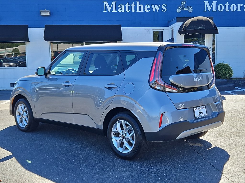 Used 2025 Kia Soul LX w/ LX Technology Package FWD image 5