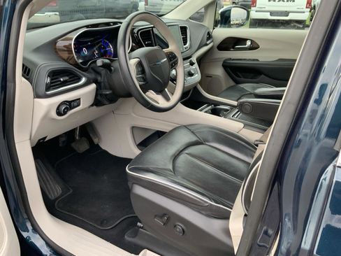 Used 2021 Chrysler Pacifica Limited w/ Premium & Safety Sphere Group image 30