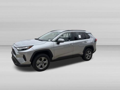 Used 2025 Toyota RAV4 XLE AWD/4WD image 8