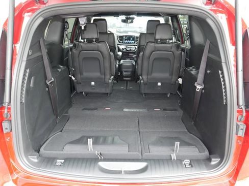 New 2027 Chrysler Pacifica Select FWD image 11