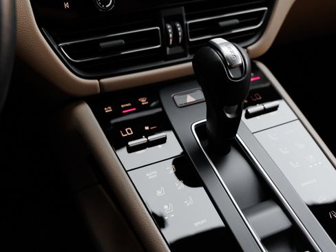Certified 2026 Porsche Macan AWD/4WD image 21