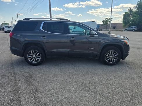Used 2017 GMC Acadia SLT FWD image 2