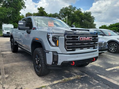 Used 2025 GMC Sierra 2500 AT4 w/ AT4 Premium Plus Package AWD/4WD image 6