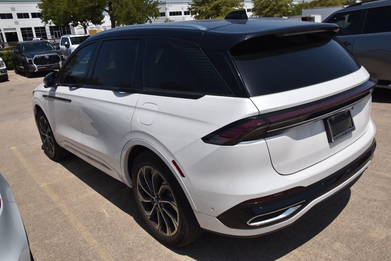 Certified 2024 Lincoln Nautilus Reserve w/ Equipment Group 202A AWD/4WD image 7