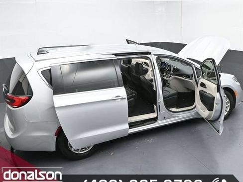 Used 2024 Chrysler Pacifica Touring-L FWD image 26