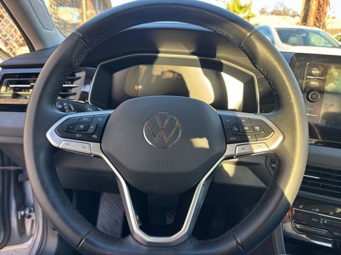 Used 2025 Volkswagen Jetta SE image 28