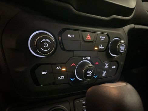 Used 2021 Jeep Renegade Sport image 20