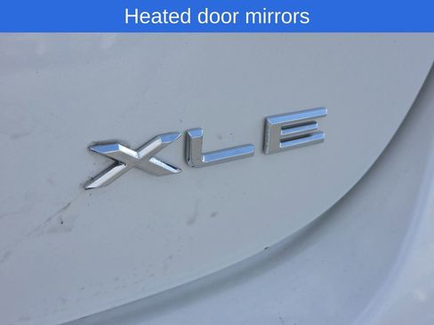 Used 2016 Toyota Avalon XLE image 11