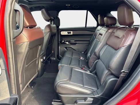 Used 2023 Ford Explorer Platinum w/ Technology Package image 13