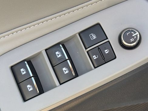 Used 2019 Toyota Avalon XLE w/ Moonroof Package FWD image 37