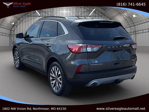 Used 2020 Ford Escape Titanium image 3