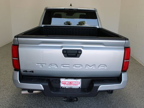 Used 2025 Toyota Tacoma TRD Off-Road AWD/4WD image 8
