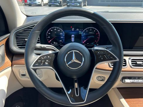 Used 2024 Mercedes-Benz GLS 450 4MATIC image 23