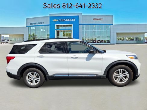 Used 2023 Ford Explorer XLT w/ Equipment Group 202A RWD image 8