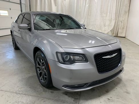 Used 2018 Chrysler 300 S w/ 300S Premium Group image 2