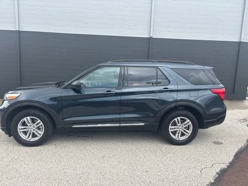 Certified 2024 Ford Explorer XLT AWD/4WD image 2