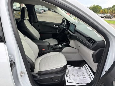 Certified 2025 Ford Escape Platinum w/ Premium Technology Package FWD image 15