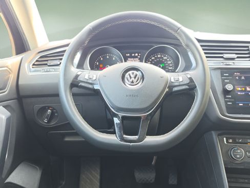 Used 2021 Volkswagen Tiguan SE w/ Panoramic Sunroof Package AWD/4WD image 10