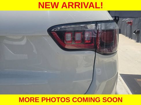 Used 2020 Jeep Compass Latitude AWD/4WD image 10