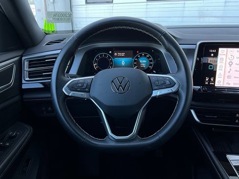 Used 2025 Volkswagen Atlas Cross Sport SE image 33