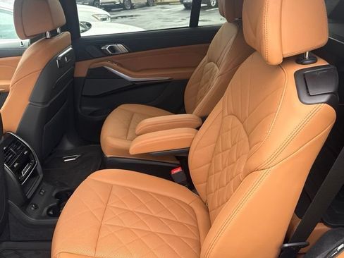 Used 2024 BMW X7 xDrive40i w/ M Sport Package AWD/4WD image 3