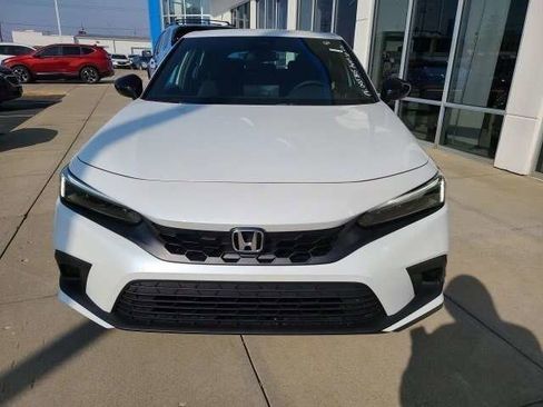 Used 2023 Honda Civic Sport image 2
