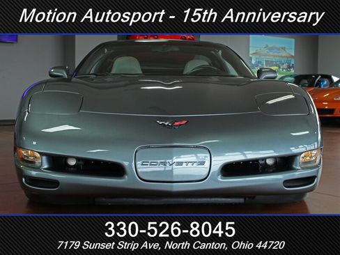 Used 2004 Chevrolet Corvette Coupe w/ Preferred Equipment Group RWD image 3