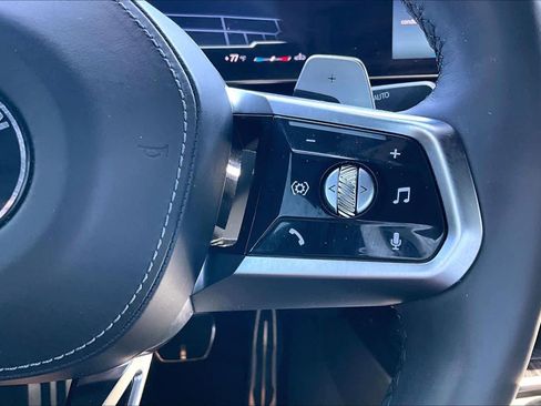 Used 2023 BMW 740i image 23