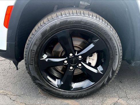 Used 2023 Jeep Grand Cherokee L Limited w/ Black Appearance Package image 7